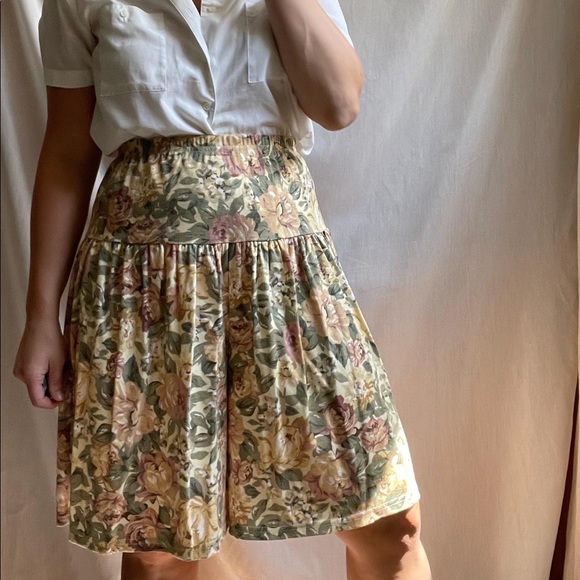 Vintage Wide Leg Floral Shorts - Picture 8 of 8